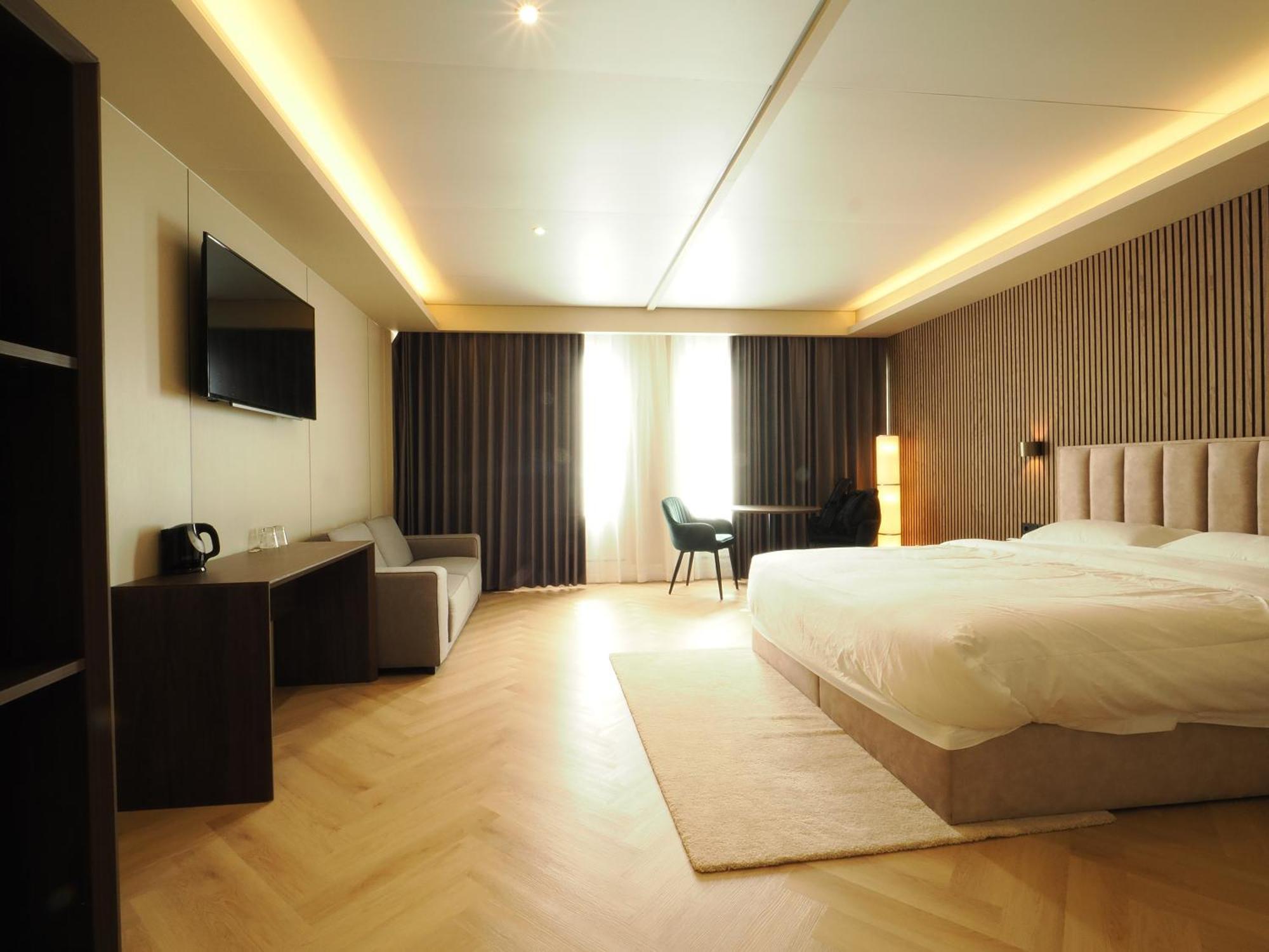 Tung Hotel Zeewolde Extérieur photo