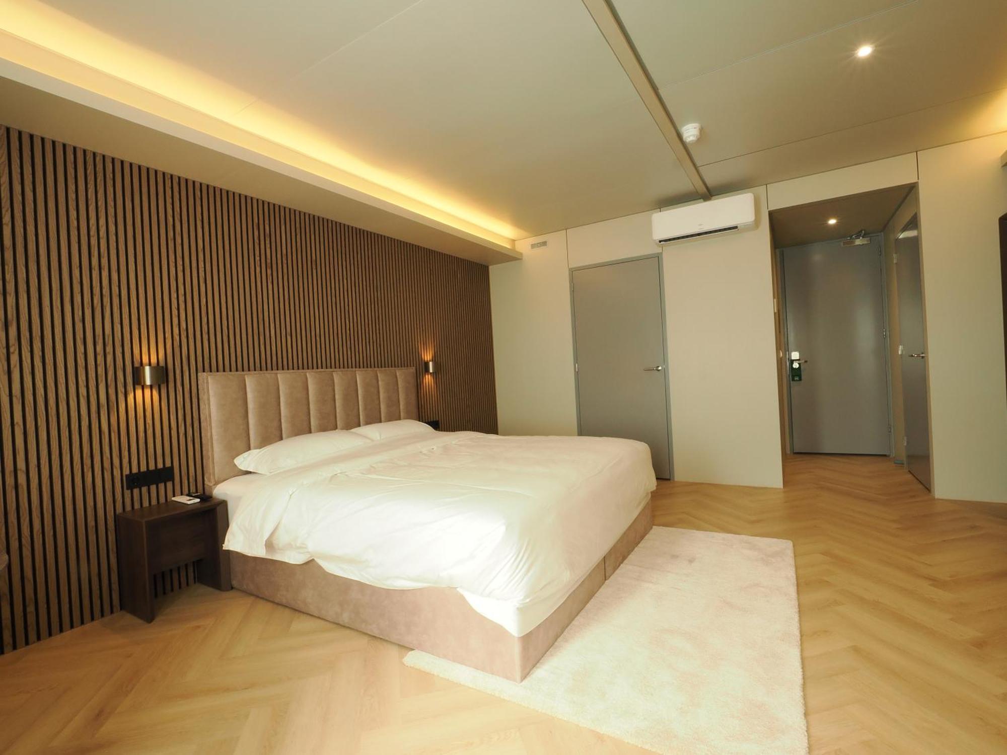 Tung Hotel Zeewolde Extérieur photo